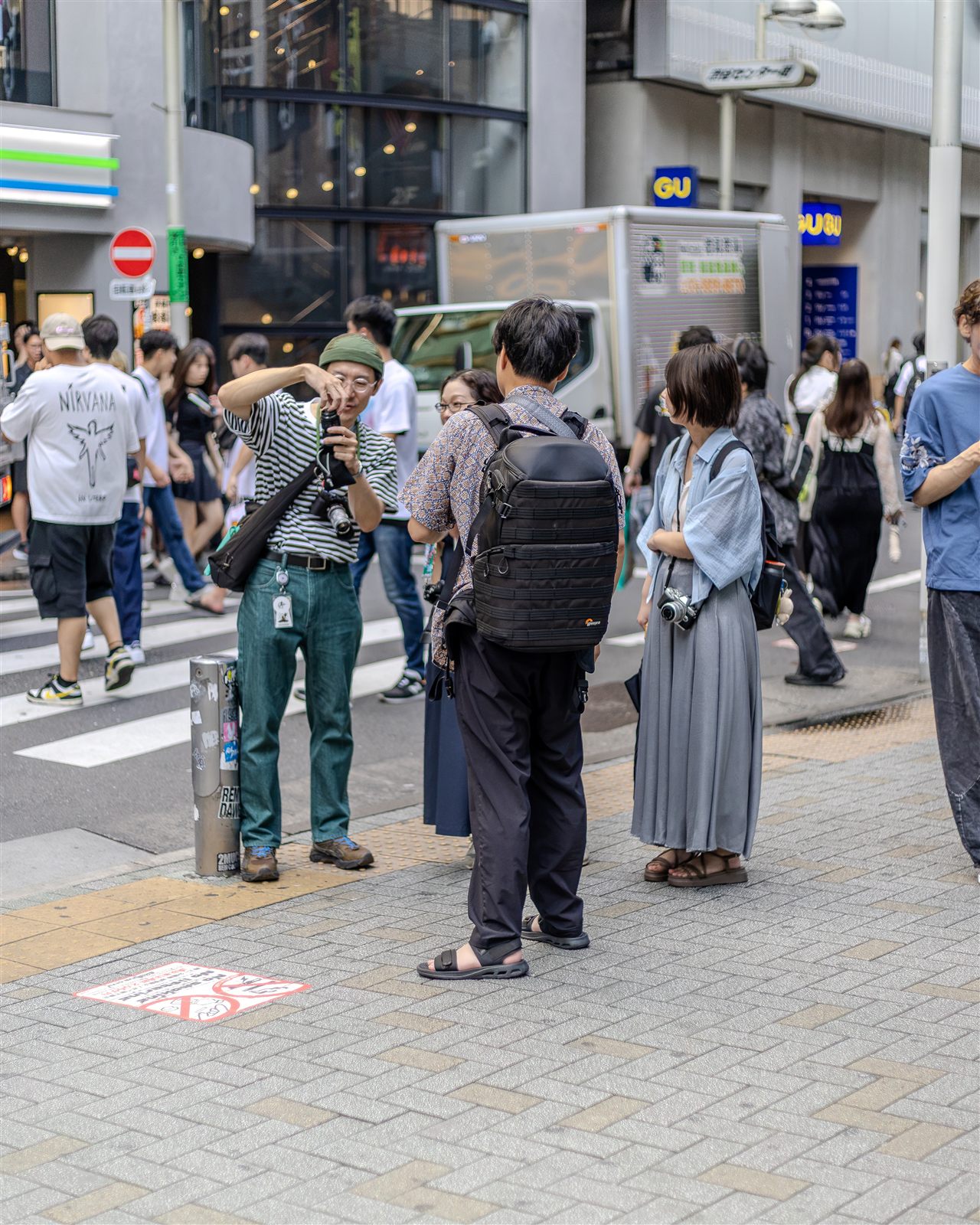 昼の渋谷スクランブル交差点