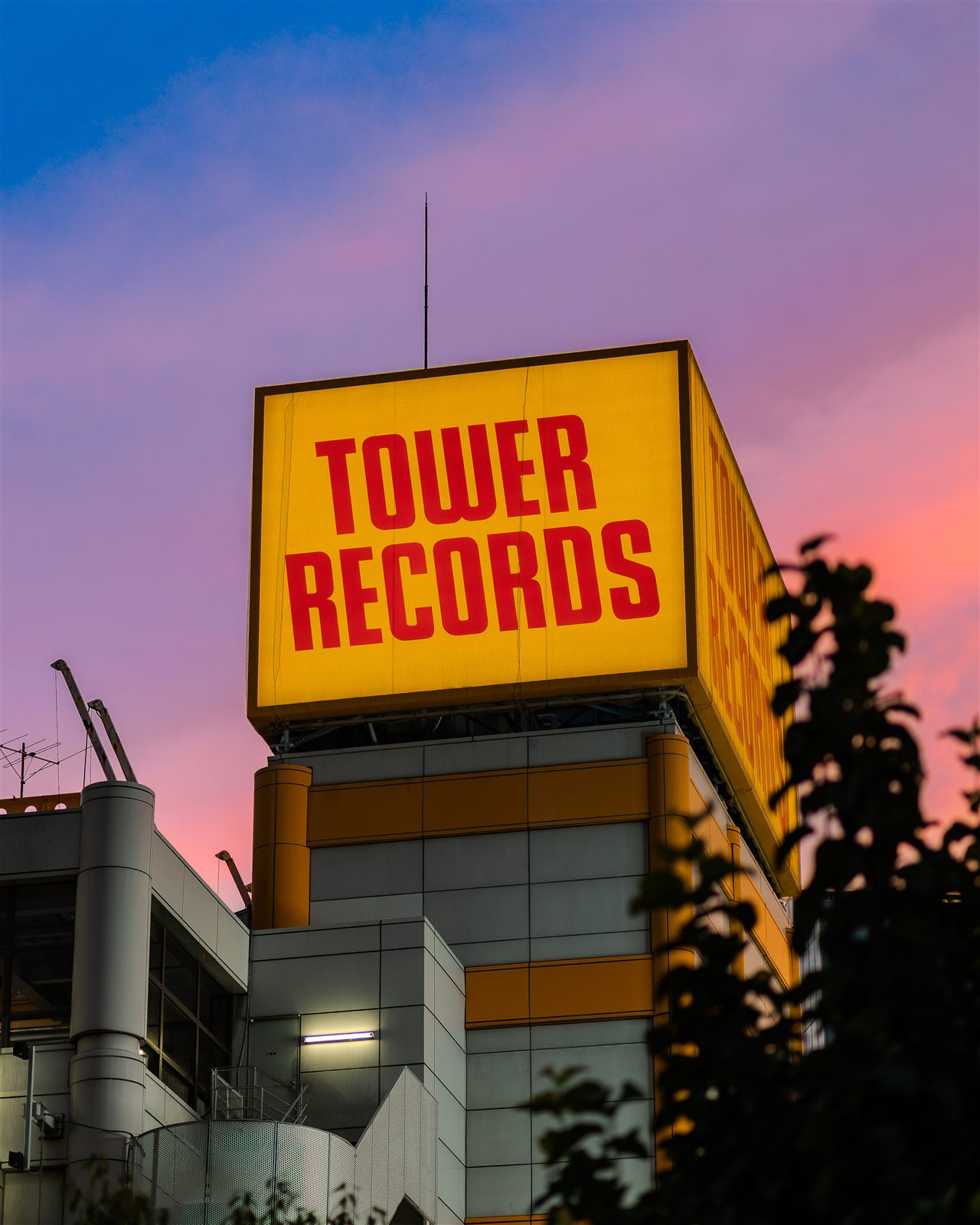夕暮れのTOWER RECORDS 渋谷