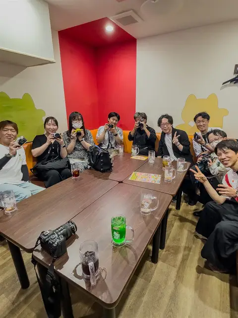 カフェで参加者みんなの集合写真
