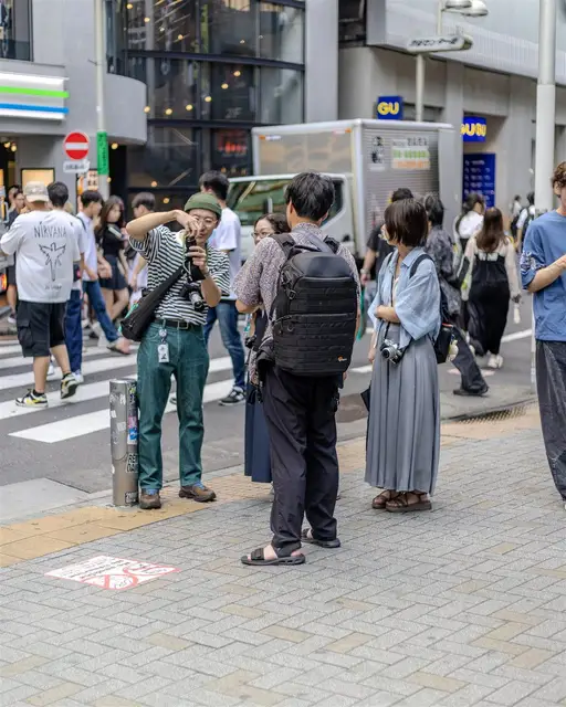 昼の渋谷スクランブル交差点
